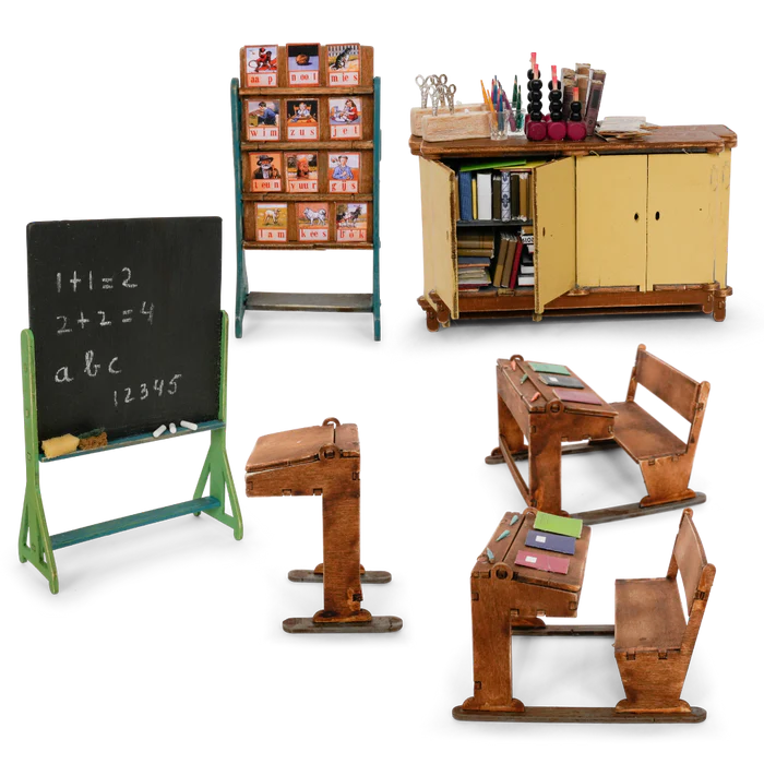 SAM & JULIA MOUSE HOUSE FURNITURE KIT CLASSROOM